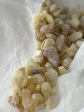 Load image into Gallery viewer, Bowsellia Sacra Frankincense from Dhofar 佐法爾阿曼綠乳香
